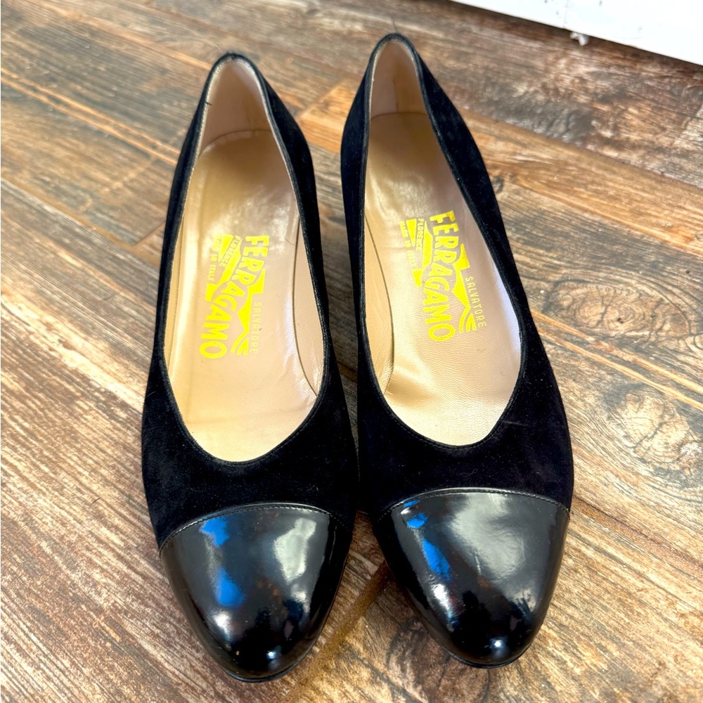 Vintage Salvatore Ferragamo Black Suede Patent Cap Square Toe Kitten Heel 6.5